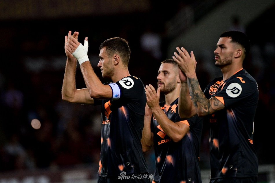 多个方面的 多个方面的