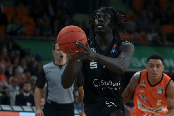 他需要率领 他需要率领